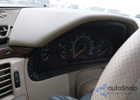 1999 Mercedes-Benz E 320 z USA, uszkodzony, nr VIN WDBJF65H5XA855915